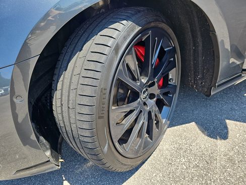 Used 2025 Audi S8 AWD/4WD image 34