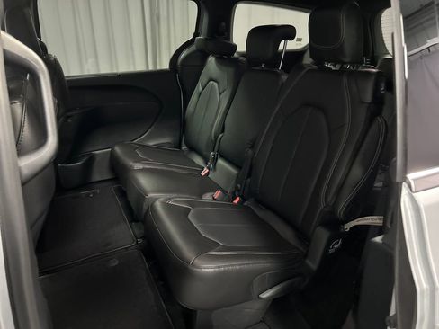New 2026 Chrysler Pacifica Select image 21