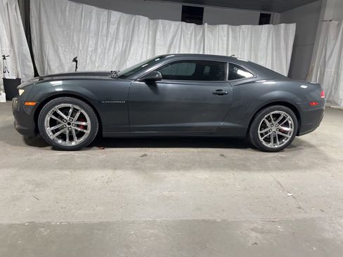 Used 2015 Chevrolet Camaro LT RWD image 4