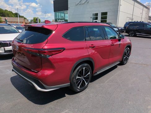 Used 2021 Toyota Highlander XSE AWD/4WD image 7