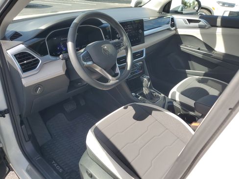 Used 2025 Volkswagen Taos SE image 19