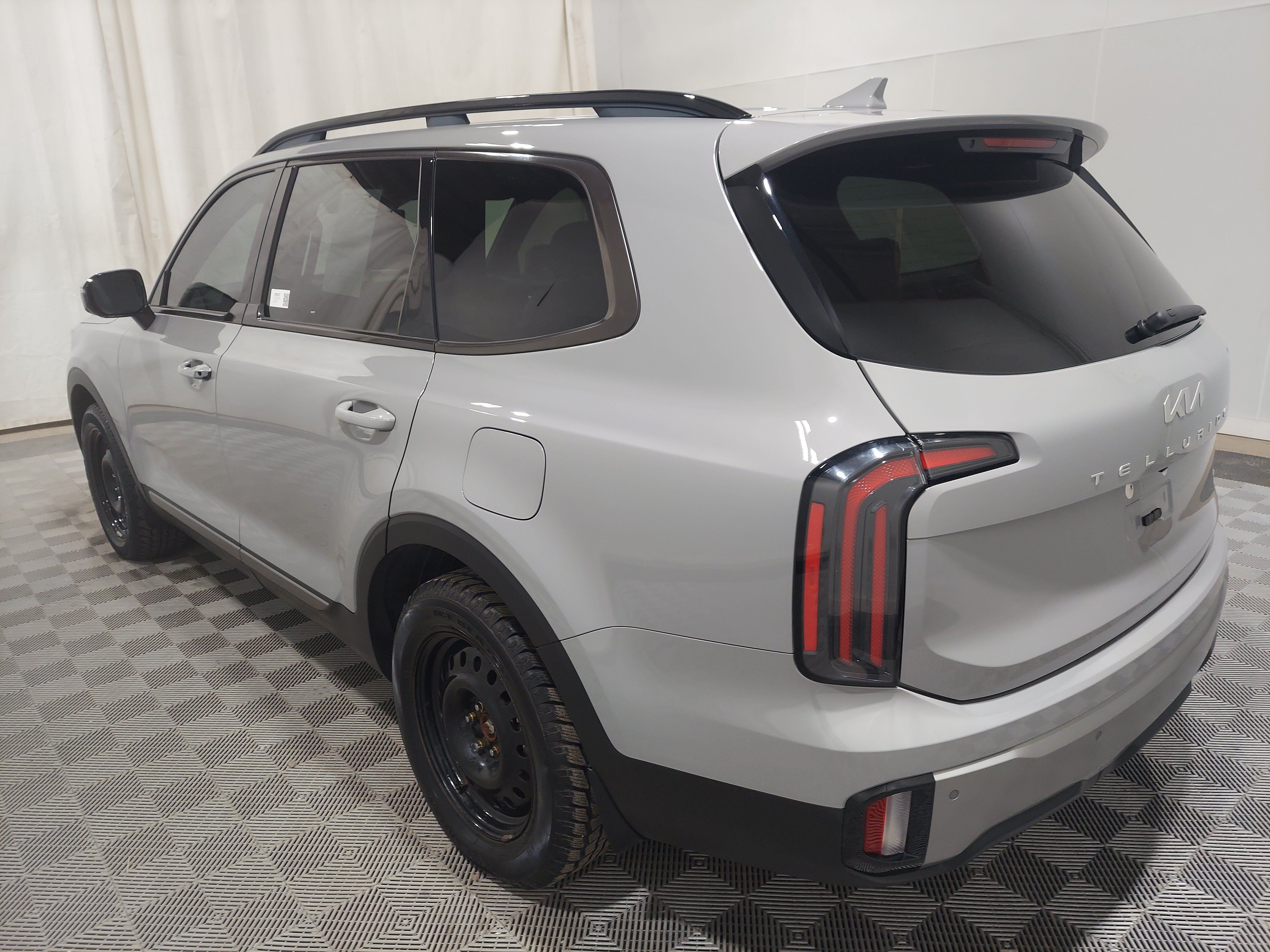 Used 2023 Kia Telluride SX X-Line AWD/4WD image 2