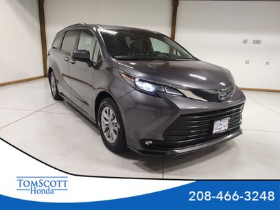 Used 2025 Toyota Sienna XLE