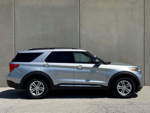 Used 2020 Ford Explorer XLT w/ Equipment Group 202A AWD/4WD image 3