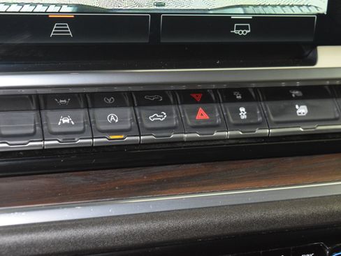 Used 2025 GMC Sierra 1500 SLT image 31