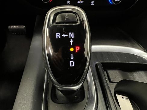 Used 2019 Buick Enclave Essence FWD image 42
