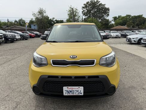 Used 2014 Kia Soul + image 2