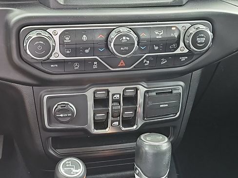 Used 2021 Jeep Wrangler Unlimited Sahara AWD/4WD image 7