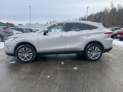 Certified 2023 Toyota Venza XLE image 2