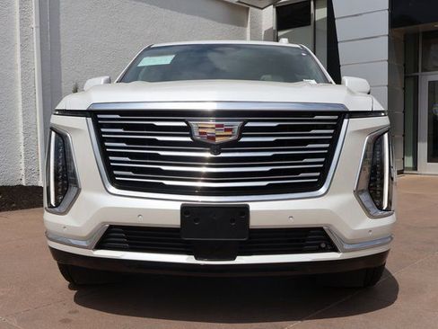 Certified 2025 Cadillac Escalade Premium Luxury Platinum image 8
