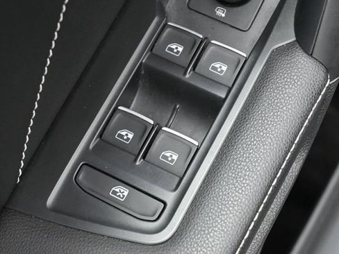Used 2023 Volkswagen Tiguan SE AWD/4WD image 13