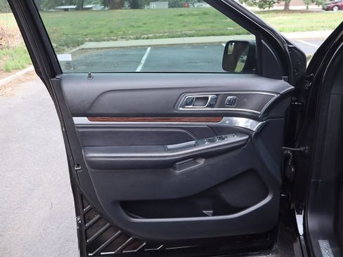 Used 2018 Ford Explorer Limited AWD/4WD image 25