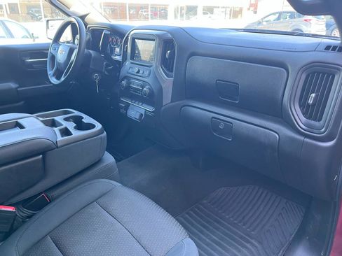 Used 2019 Chevrolet Silverado 1500 Custom w/ Custom Value Package AWD/4WD image 18
