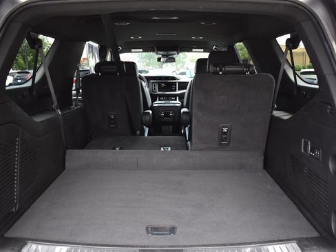 Used 2024 GMC Yukon XL Denali AWD/4WD image 17