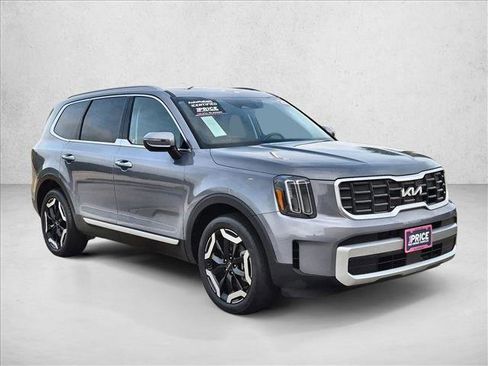 Used 2025 Kia Telluride S FWD image 3