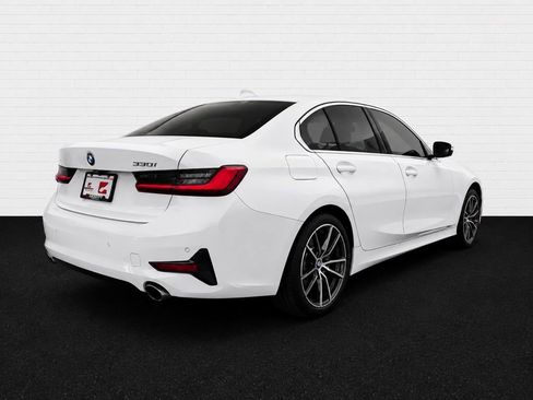 Used 2021 BMW 330i Sedan w/ Convenience Package RWD image 4