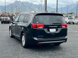 Used 2019 Chrysler Pacifica Touring-L image 3