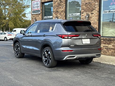 Used 2022 Mitsubishi Outlander SEL image 3