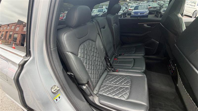 Used 2022 Audi SQ7 Premium Plus w/ SQ7 Executive Package AWD/4WD image 12