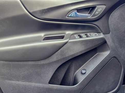 Used 2018 Chevrolet Equinox LT image 22