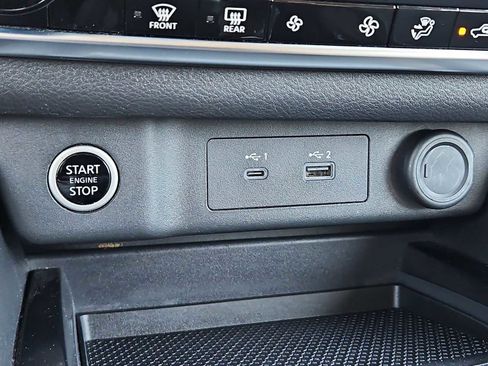 Used 2023 Nissan Rogue SV image 29