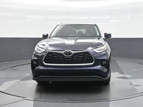 Certified 2026 Toyota Highlander Limited AWD/4WD image 2