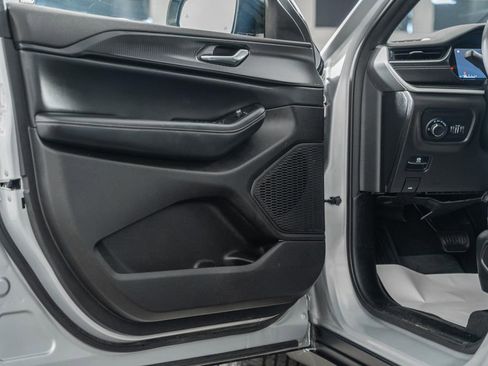 Used 2024 Jeep Grand Cherokee Altitude image 37