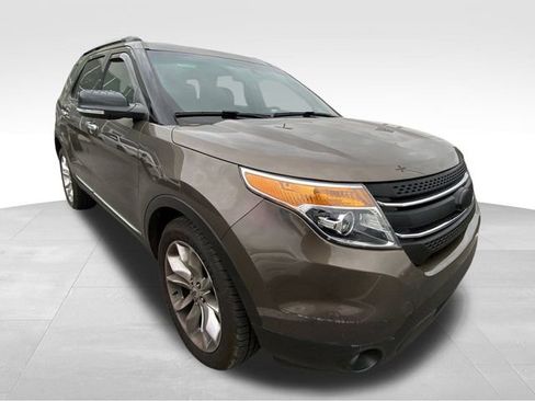 Used 2015 Ford Explorer XLT w/ Equipment Group 202B image 14