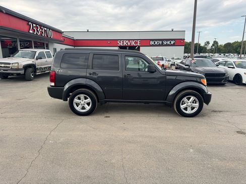Used 2011 Dodge Nitro SXT image 2