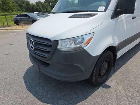 Used 2022 Mercedes-Benz Sprinter 2500 image 13