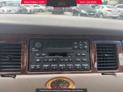 Used 1999 Lincoln Town Car Cartier RWD image 15