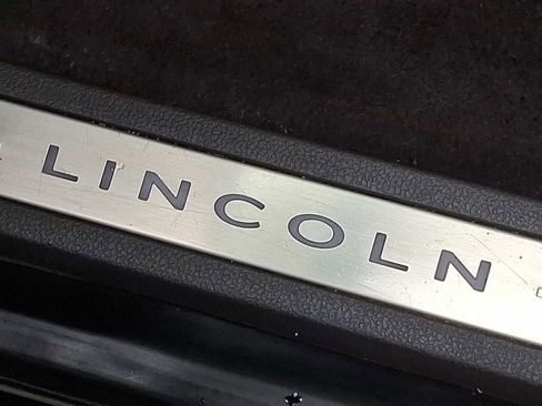 Used 2022 Lincoln Navigator Reserve AWD/4WD image 30