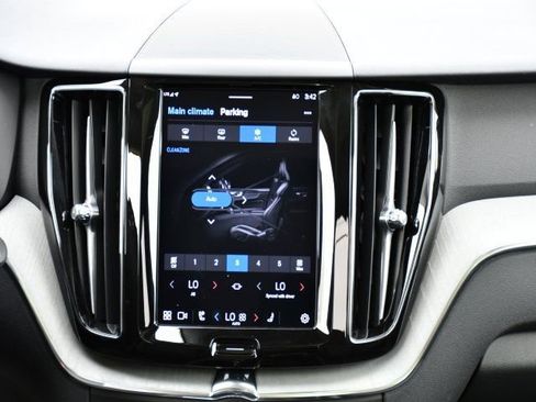 Certified 2025 Volvo XC60 B5 Plus image 24