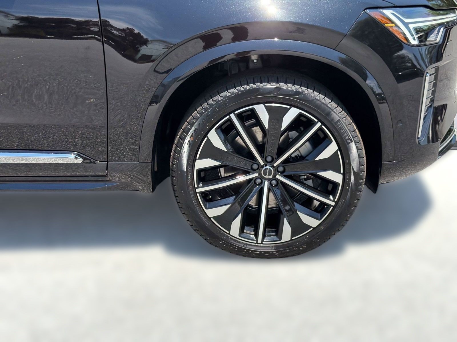 Used 2026 Volvo XC90 B5 Plus w/ Protection Package AWD/4WD image 10