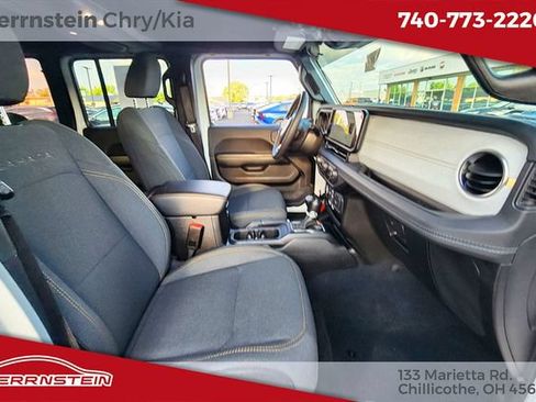 Used 2024 Jeep Wrangler Unlimited Sahara AWD/4WD image 25