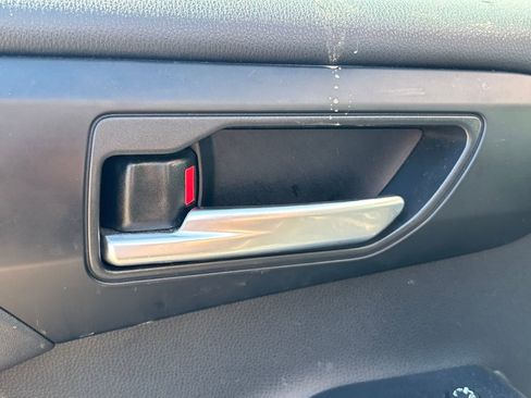 Used 2021 Toyota Highlander XLE image 8