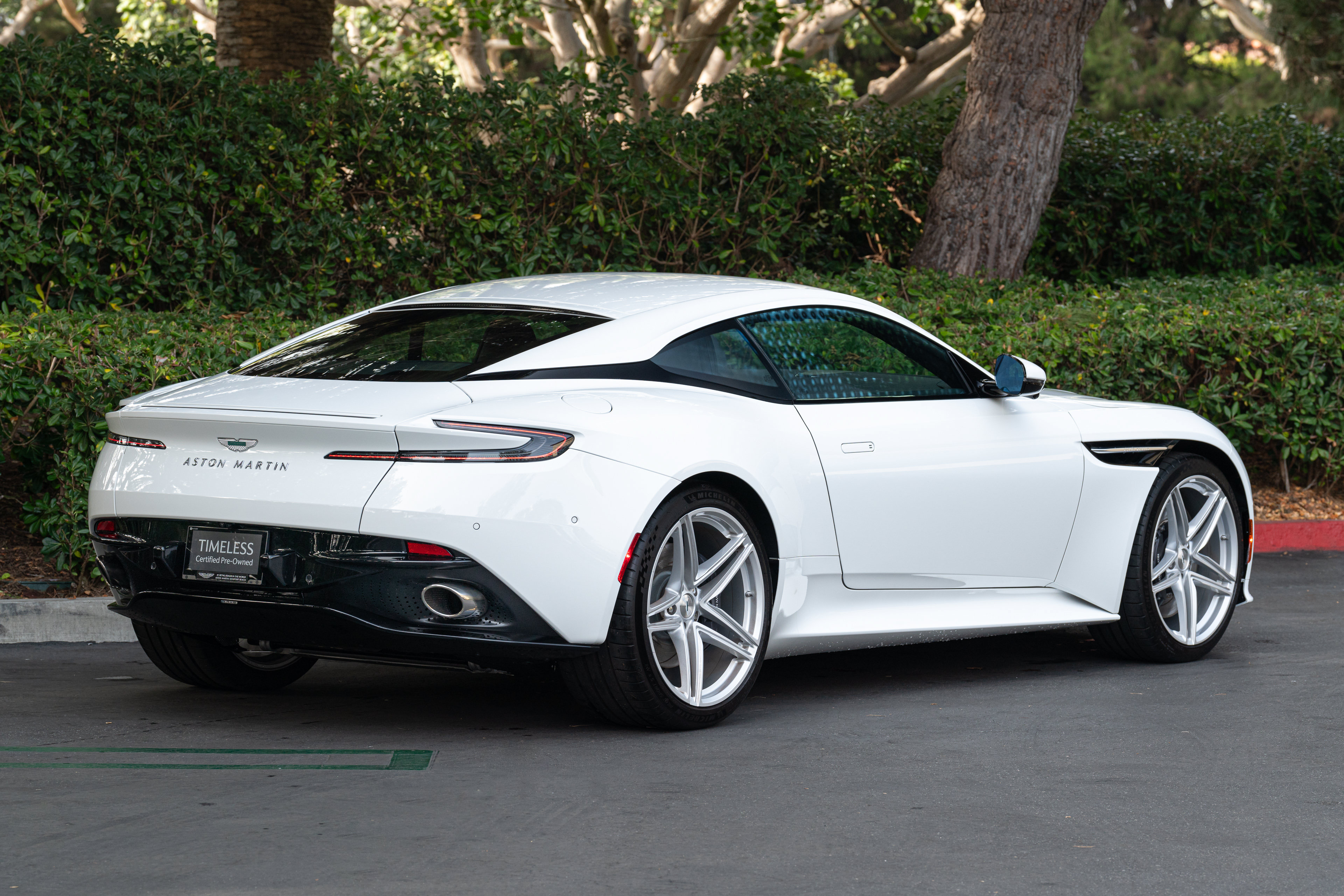 Used 2024 Aston Martin DB12 Coupe RWD image 3