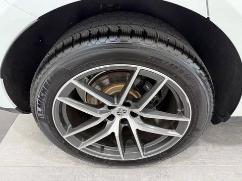 Certified 2025 Porsche Macan AWD/4WD image 8