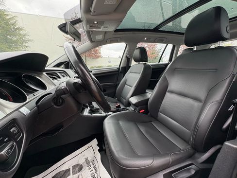 Used 2015 Volkswagen Golf TDI SE image 10