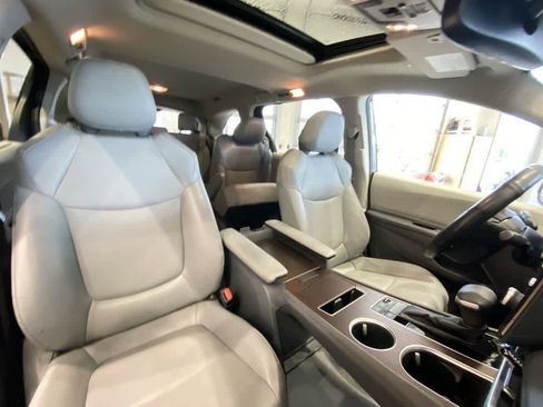 Used 2022 Toyota Sienna XLE image 28