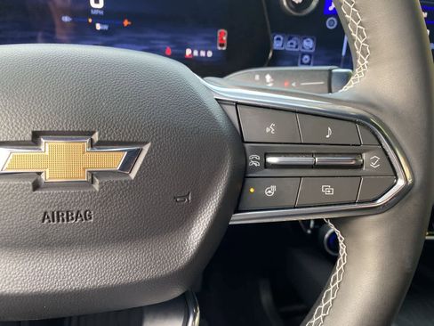 Used 2025 Chevrolet Equinox EV LT w/ LPO, All-Weather Mat Package FWD image 21