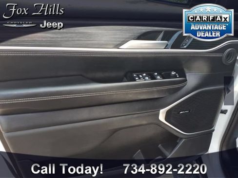 Certified 2024 Jeep Wagoneer Series II w/ Flexible Seating Group AWD/4WD image 15