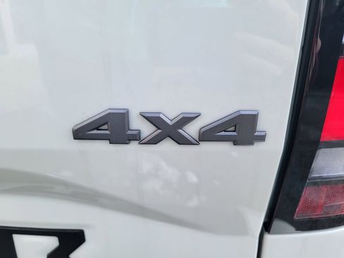 New 2026 Nissan Frontier SV w/ SV Convenience Package AWD/4WD image 7