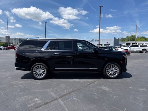 Used 2023 Cadillac Escalade ESV Premium Luxury AWD/4WD image 2