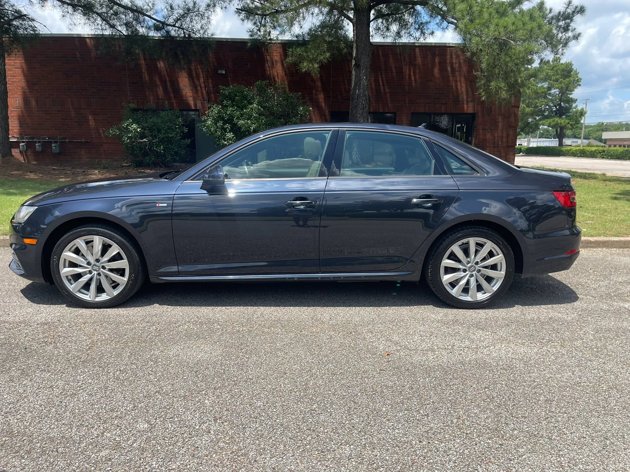 Used 2017 Audi A4 2.0T Ultra Premium w/ Convenience Package FWD image 2