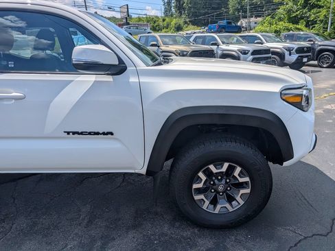 Certified 2023 Toyota Tacoma TRD Off-Road w/ Black Out Package (TMS) AWD/4WD image 10