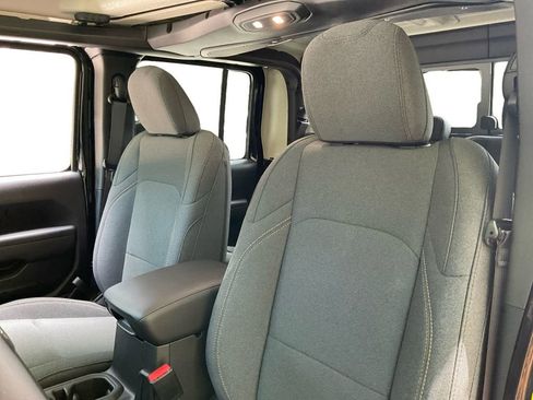 New 2025 Jeep Gladiator Sport image 26