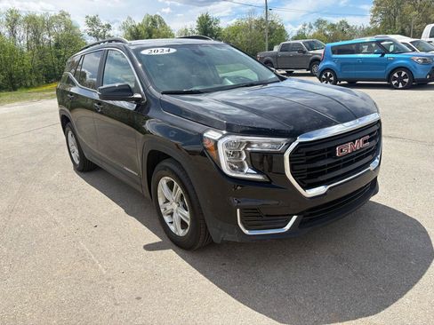 Used 2024 GMC Terrain SLE w/ Driver Convenience Package image 1