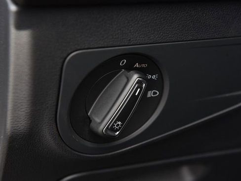 Certified 2024 Volkswagen Tiguan SE w/ Panoramic Sunroof Package image 11