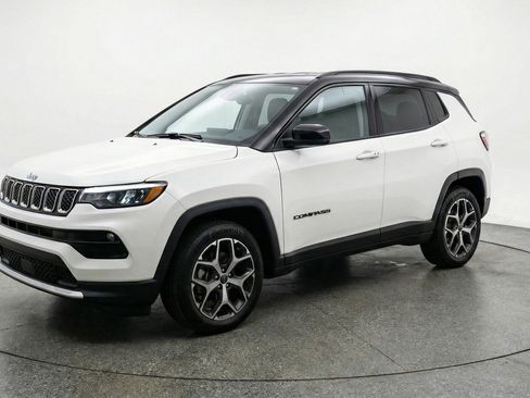 Used 2025 Jeep Compass Limited AWD/4WD image 3